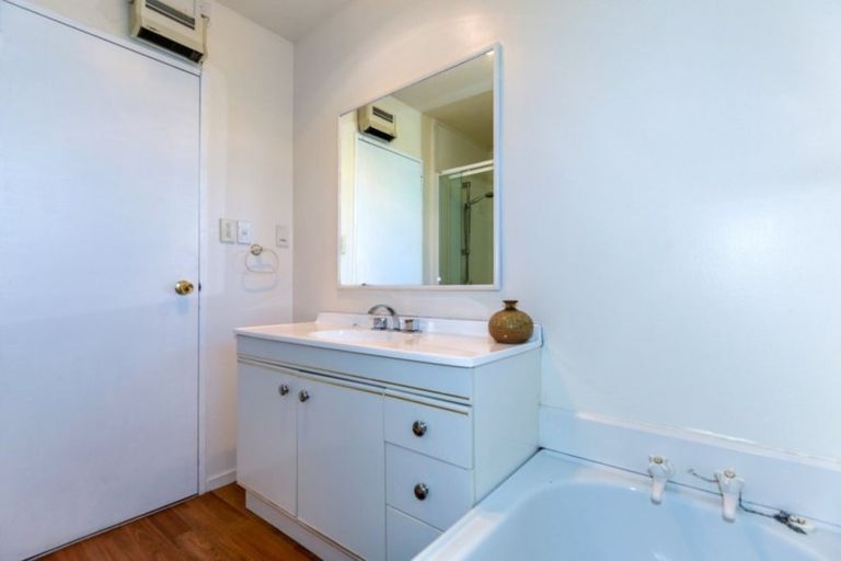 Photo of property in 20 Sawtell Place, Northcote, Christchurch, 8052