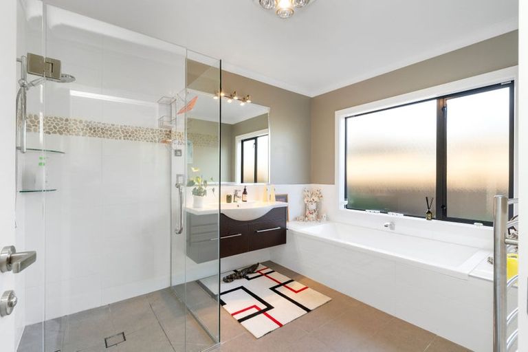 Photo of property in 6 Okarito Avenue, Levin, 5510