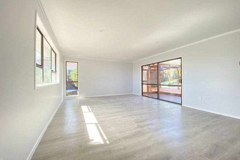 Photo of property in 71 Kennedy Avenue, Forrest Hill, Auckland, 0620