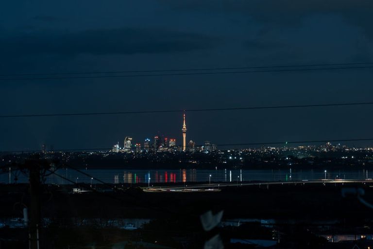 Photo of property in 1a Wakeling Avenue, Te Atatu South, Auckland, 0610