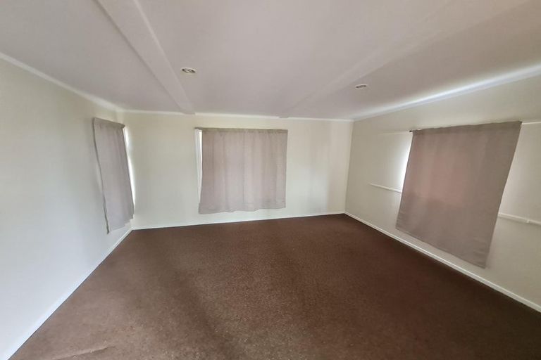 Photo of property in 3 Links Road, New Lynn, Auckland, 0600