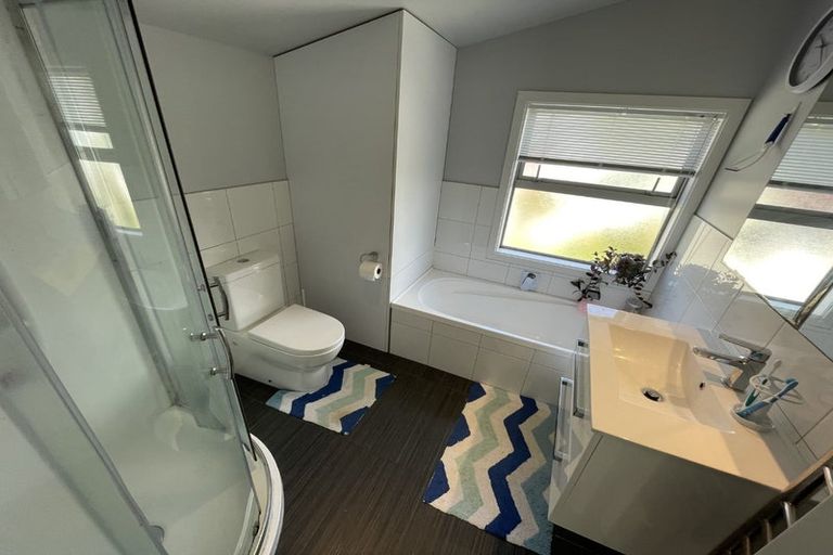 Photo of property in 2/61 Black Rock Road, Newlands, Wellington, 6037