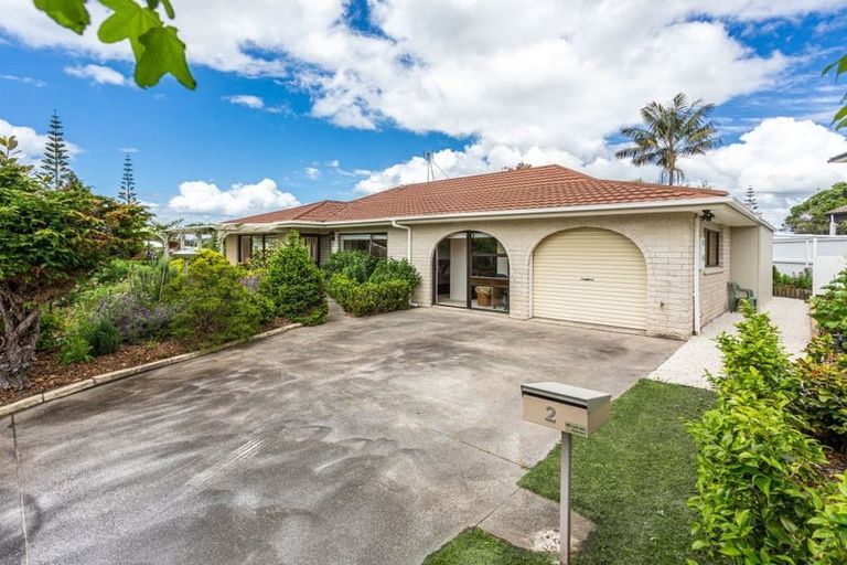 Photo of property in 2 Edgewater Grove, Orewa, 0931