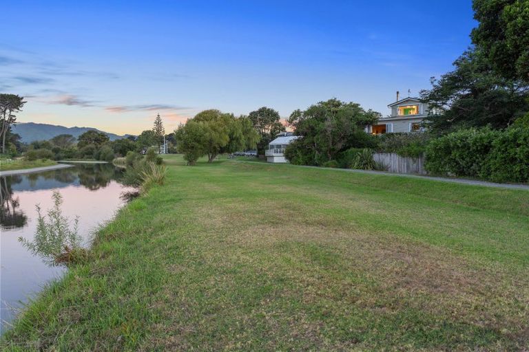 Photo of property in 17 Makora Road, Otaihanga, Paraparaumu, 5036