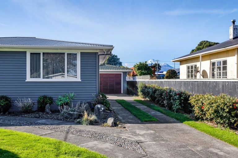 Photo of property in 5 Domett Street, Opunake, 4616