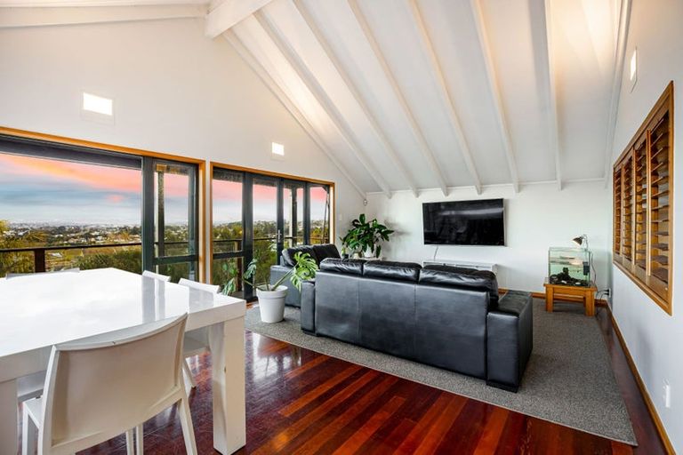 Photo of property in 153 Luckens Road, West Harbour, Auckland, 0618