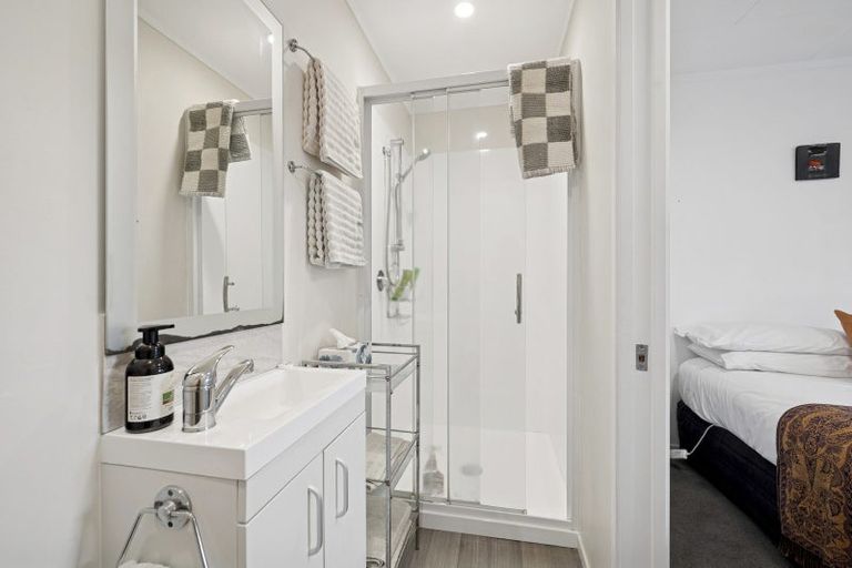 Photo of property in 8a Gemini Place, Kawaha Point, Rotorua, 3010