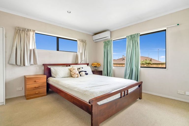 Photo of property in 16 Ironstone Place, Randwick Park, Auckland, 2105