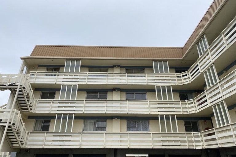 Photo of property in 5 Hawker Street, Mount Victoria, Wellington, 6011