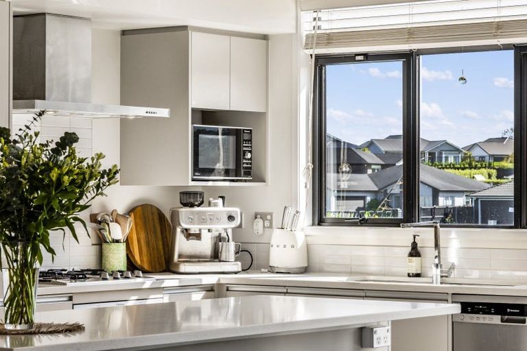 Photo of property in 8 Ara Kakara Avenue, Huapai, Kumeu, 0810