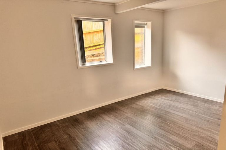 Photo of property in 1/127 Lynn Road, Bayview, Auckland, 0629