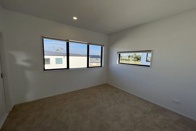 Photo of property in 8 Ocean Breeze Avenue, Hobsonville, Auckland, 0616