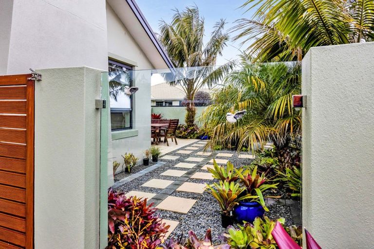 Photo of property in 19 Dolphin Parade, Bell Block, New Plymouth, 4312