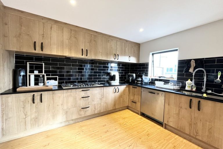 Photo of property in 42 Bordeaux Parade, Te Atatu South, Auckland, 0610