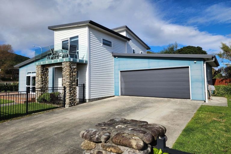 Photo of property in 2 Hemi Street, Waikanae, 5036