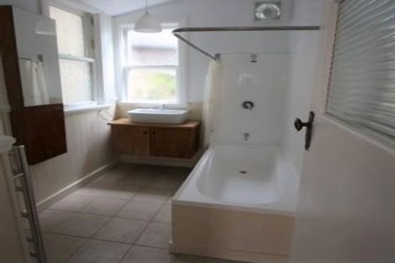 Photo of property in 73 Majoribanks Street, Mount Victoria, Wellington, 6011