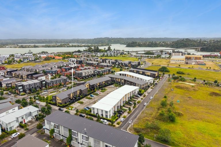 Photo of property in 74 Glidepath Road, Hobsonville, Auckland, 0616