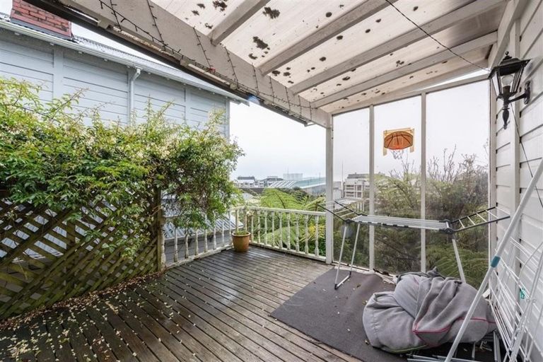 Photo of property in 80 Kelburn Parade, Kelburn, Wellington, 6012