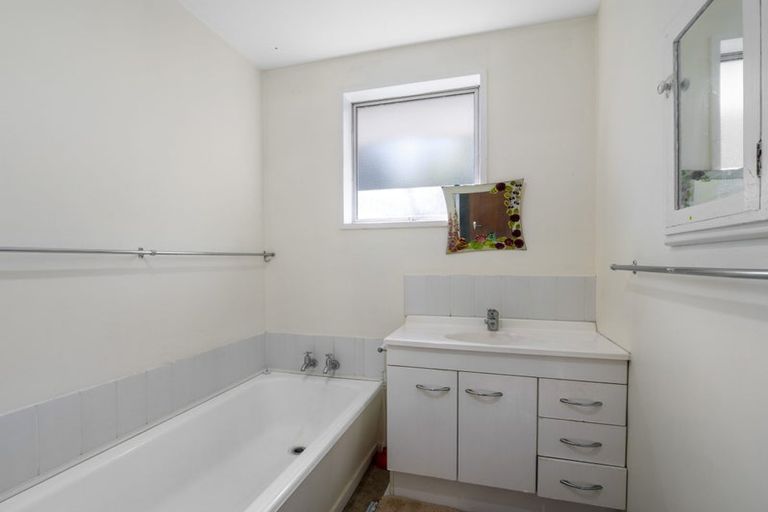 Photo of property in 1/402 Hereford Street, Linwood, Christchurch, 8011