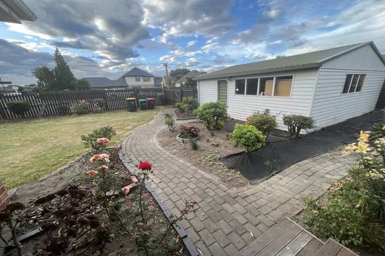 Photo of property in 32 Avonhead Road, Avonhead, Christchurch, 8042