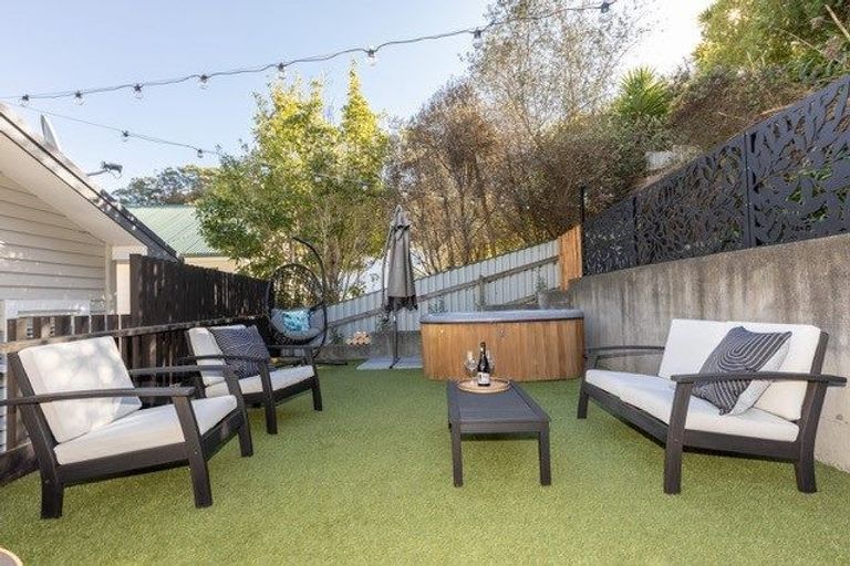 Photo of property in 44 Faraday Street, Hospital Hill, Napier, 4110