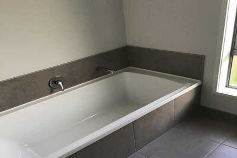 Photo of property in 15 Parton Road, Pukekohe, 2120