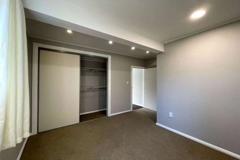 Photo of property in 21 Queen Mary Avenue, New Lynn, Auckland, 0600