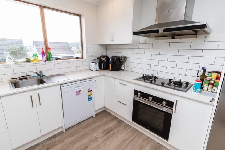 Photo of property in 1 Paddington Grove, Karori, Wellington, 6012