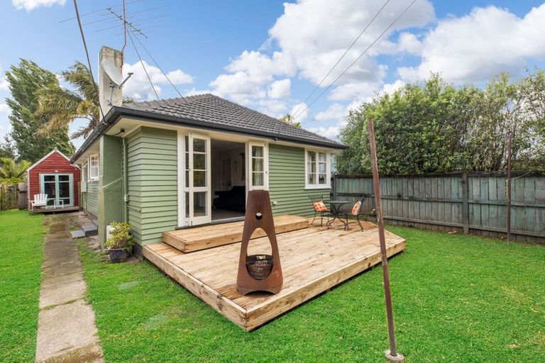 Photo of property in 22 Glengarry Road, Glen Eden, Auckland, 0602