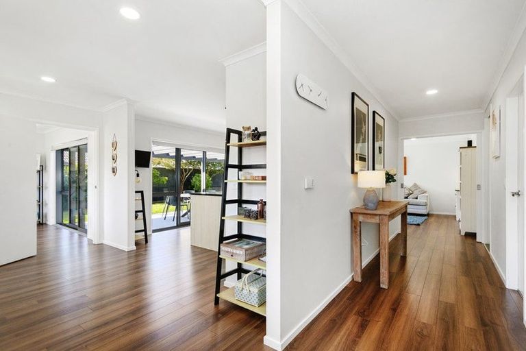 Photo of property in 175 Woodman Drive, Tawa, Wellington, 5028