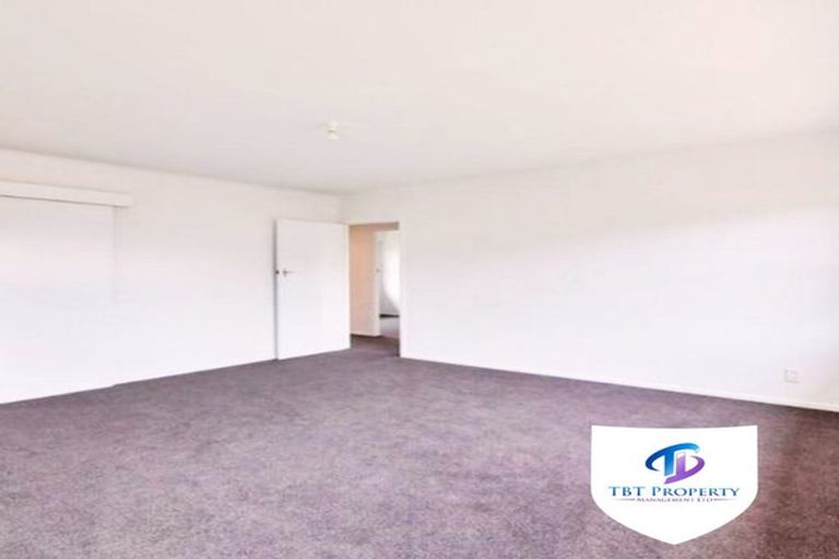 Photo of property in 2/16 Blacklock Avenue, Henderson, Auckland, 0612