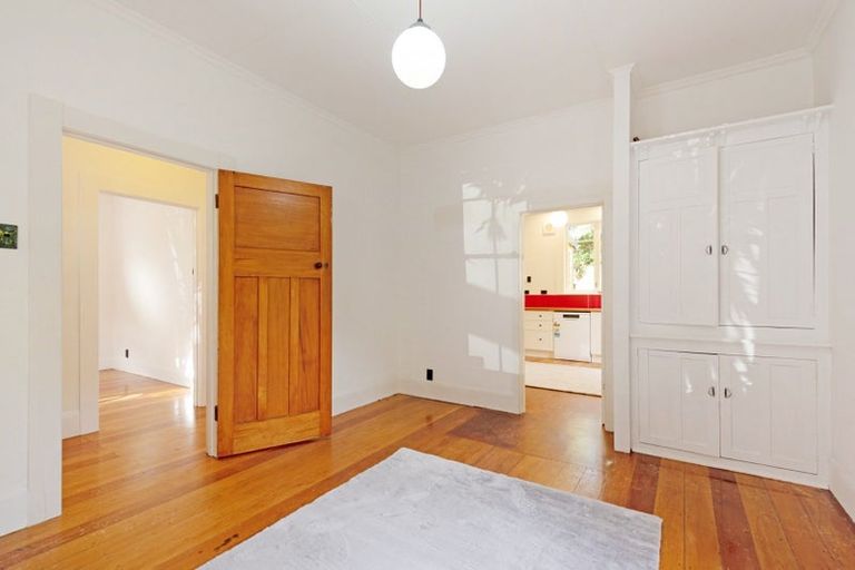 Photo of property in 13 Cave Road, Houghton Bay, Wellington, 6023