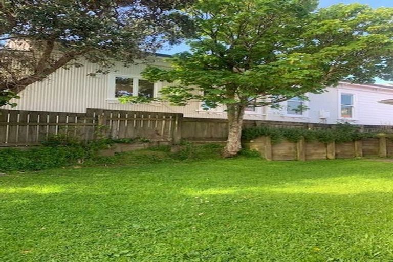 Photo of property in 74 Clyde Street, Island Bay, Wellington, 6023