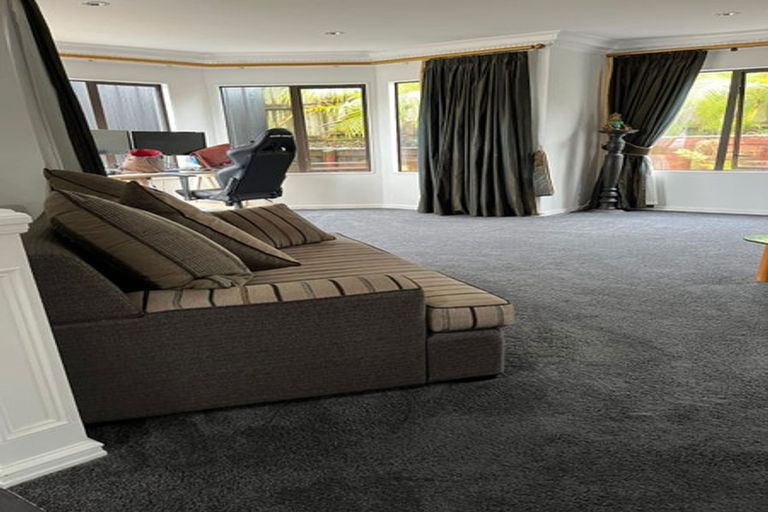 Photo of property in 11 Rosses Place, Pinehill, Auckland, 0632