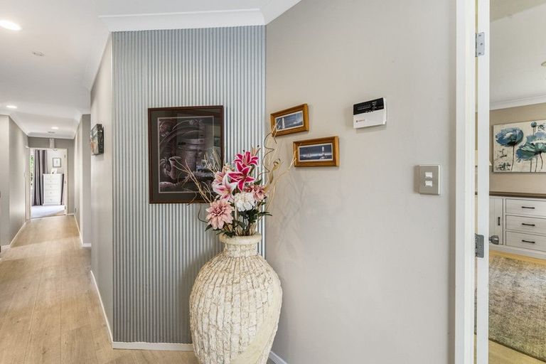 Photo of property in 31 Oriwa Crescent, Otaki, 5512