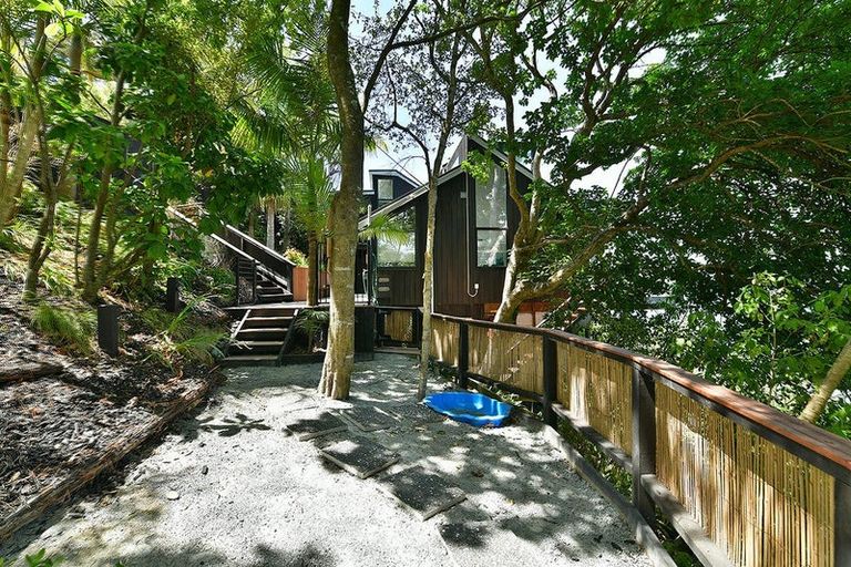 Photo of property in 254 Wade River Road, Wade Heads, Whangaparaoa, 0932