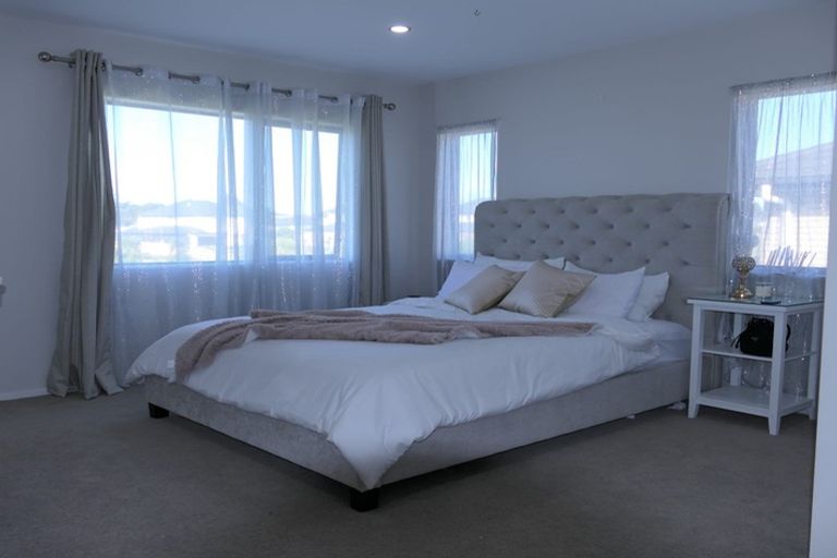 Photo of property in 10 Regis Park Drive, Pukekohe, 2120