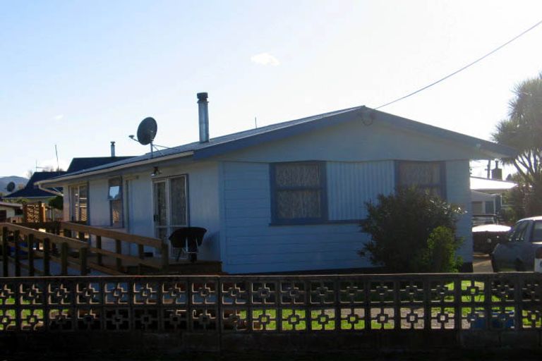 Photo of property in 69 Woodward Street East, Featherston, 5710