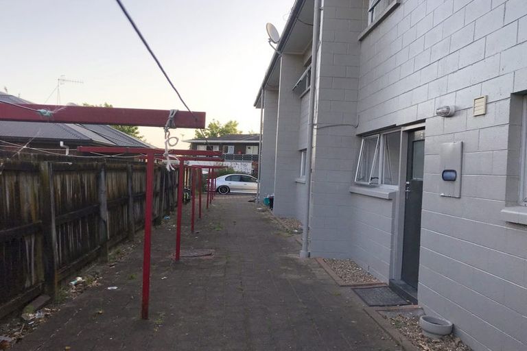 Photo of property in 2/3 Tralee Place, Hillcrest, Hamilton, 3216