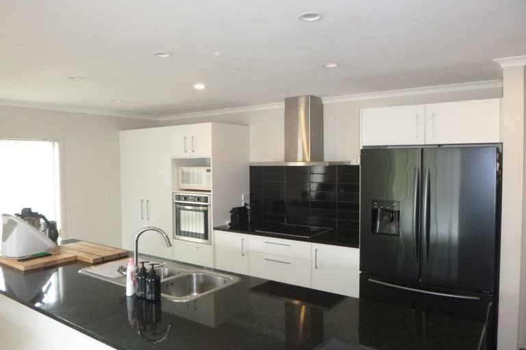 Photo of property in 2 Malbec Place, Huapai, Kumeu, 0810