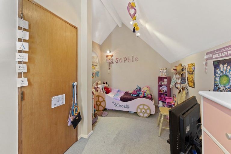 Photo of property in 2/464 Stokes Valley Road, Stokes Valley, Lower Hutt, 5019