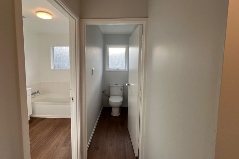 Photo of property in 36 Challen Close, Conifer Grove, Takanini, 2112