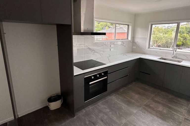 Photo of property in 2/42 Sheridan Drive, New Lynn, Auckland, 0600