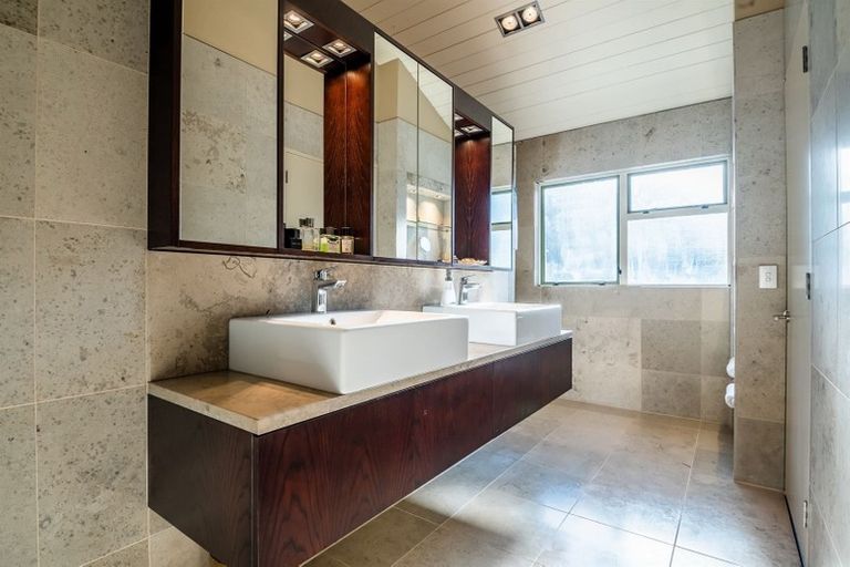 Photo of property in 138-140 Onetaunga Road, Chatswood, Auckland, 0626