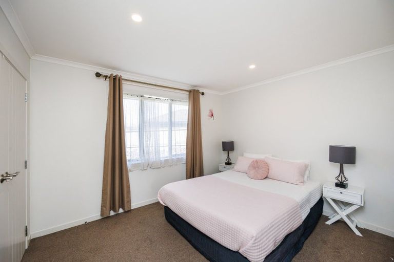 Photo of property in 12 Gibraltar Way, Fitzherbert, Palmerston North, 4410