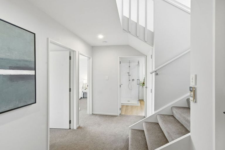 Photo of property in 5b Madeley Road, Mount Pleasant, Christchurch, 8081