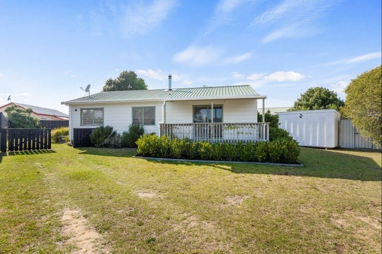 Photo of property in 135 Mayfair Avenue, Whangamata, 3620