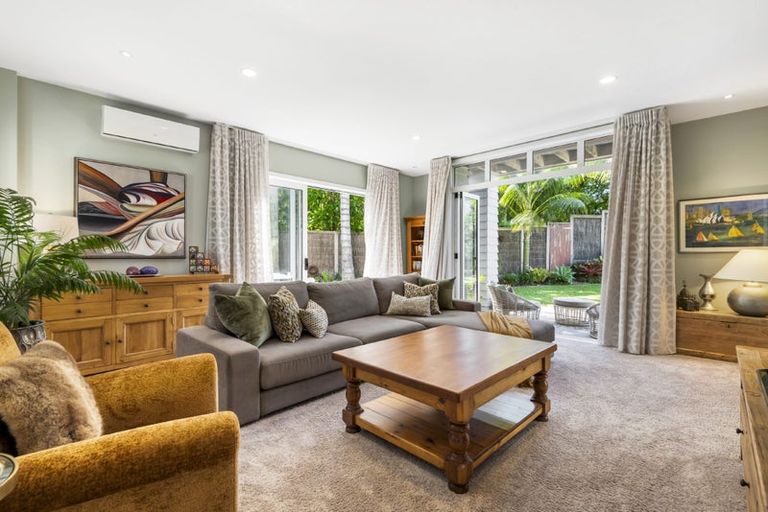 Photo of property in 8 Tree Fern Trail, Campbells Bay, Auckland, 0630