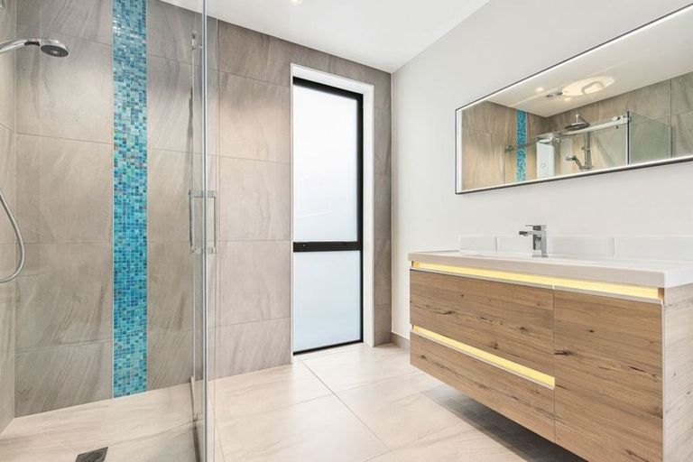 Photo of property in 6 Whiterock Lane, Richmond Hill, Christchurch, 8081