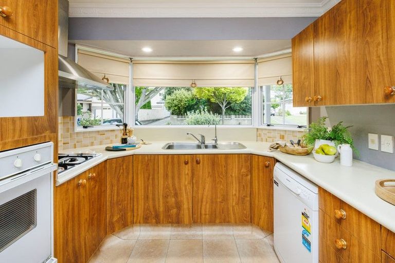 Photo of property in 9 Churchill Avenue, Hokowhitu, Palmerston North, 4410